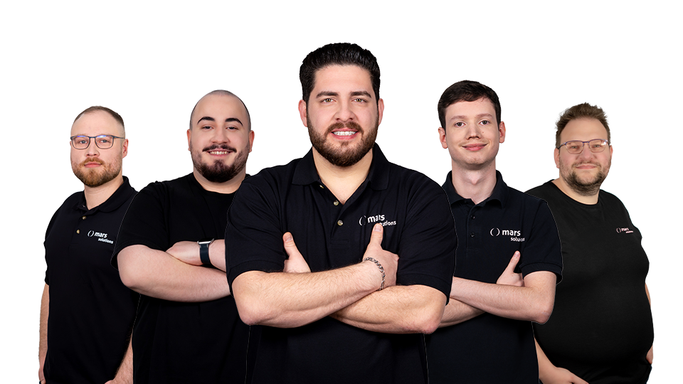 Team des technischen Support steht gemeinsam vor der Kamera und wirkt kompetent und freundlich. Das Bild signalisiert die Möglichkeit, Kontakt zum technischen Support aufzunehmen.