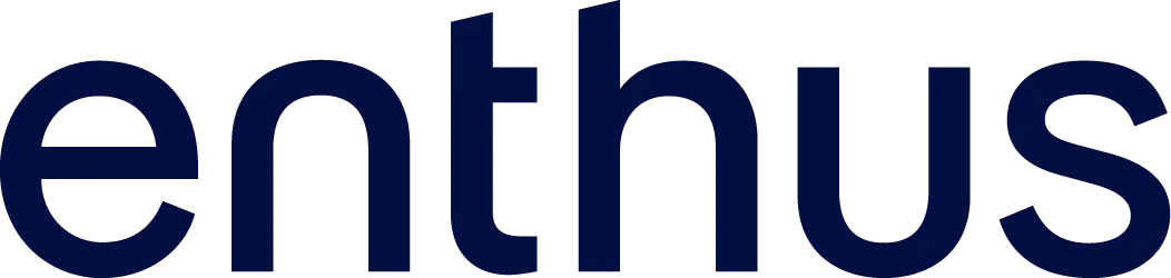 Logo der enthus GmbH mit dunkelblauem Schriftzug in moderner Typografie
