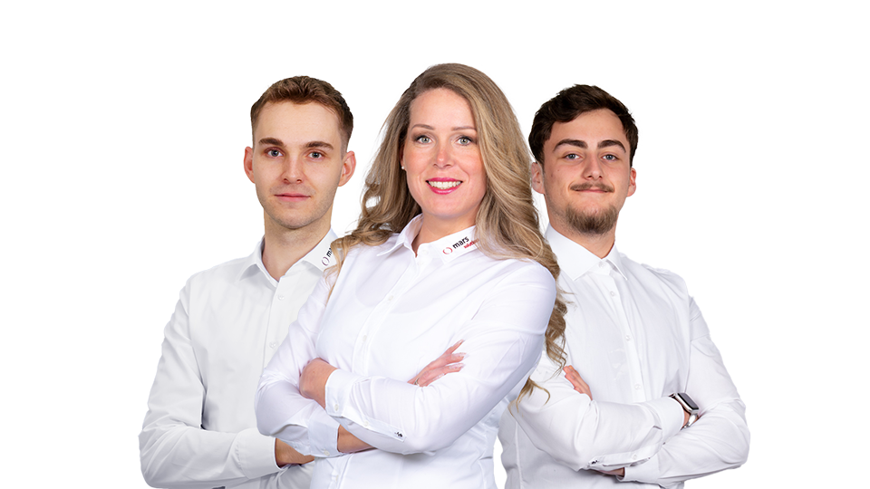 Team des Vertriebsbereichs steht gemeinsam vor der Kamera und wirkt freundlich sowie professionell. Das Bild signalisiert die Möglichkeit, Kontakt zum Vertrieb aufzunehmen.